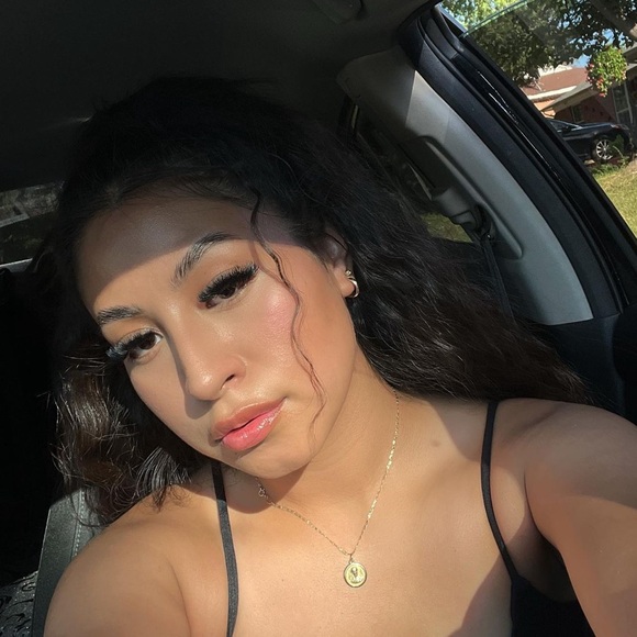 Meet your Posher, Jessica - Picture 1 of 1